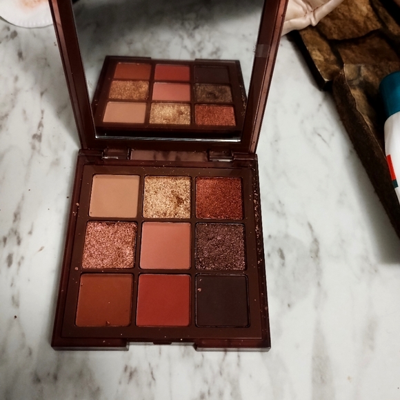 Huda nude  eyeshadow palette (Rich) - Picture 2 of 3